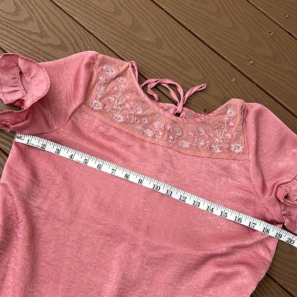 Pretty pink Boho floral embroidered ruffle sleeves, silky top Sz S/M - Picture 7 of 10